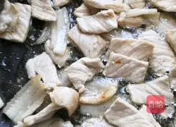 Illustration of how to make stir-fried pork with cabbage 5