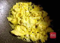 Illustration of how to make scrambled eggs with colored peppers 5