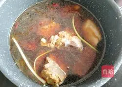 Illustration of how to cook ribs with day lily 14