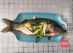 Illustration of home-style braised fish with crispy skin and tender meat 3