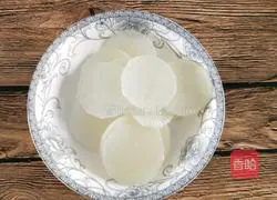 Illustration of how to make flowers bloom and prosper 13