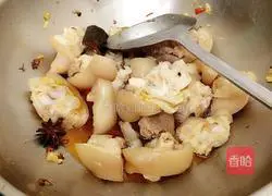 Illustration of how to make spicy pig's trotters 6