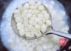 Illustration of how to make cumin mutton cat ears 8