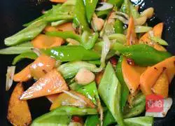 Illustration of how to stir-fry chicken legs with pepper 11