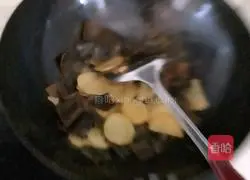 Illustration of how to make potatoes stewed with kelp 5