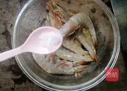 Illustration of grilled shrimps with sour lemon 3