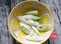 Illustration of how to make Kung Pao Squid 3