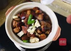 Illustration of how to make casserole with braised pork, stewed tofu and potatoes 4