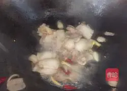 Illustration of how to make fried pork with green garlic 8