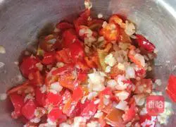 Illustration of braised vermicelli with peanuts and chicken cubes 8