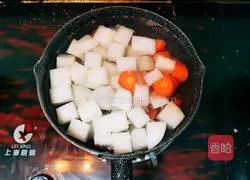 Illustration of braised beef brisket with braised radish 3