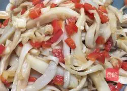 Illustration of hand-shredded king oyster mushrooms 12