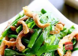 Illustration of how to make shredded pork and stir-fried leeks 7