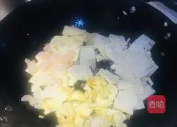 Illustration of how to stir-fry three delicacies 7