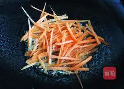 Illustration of how to make scrambled eggs with garlic sprouts 5