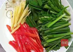 Illustration of how to stir-fry river shrimp 2