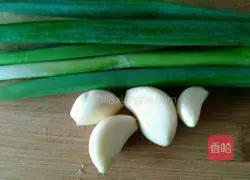 Illustration of how to make shredded king oyster mushrooms with oyster sauce 2