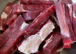 Illustration of how to make air-dried beef jerky 1