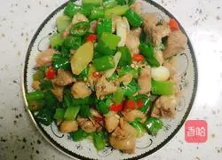 Illustration of how to make spicy pepper chicken legs 5