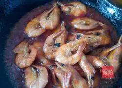 Illustration of braised prawns in oil 11