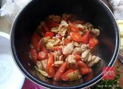 Illustration of how to make carrot stew with fat sausage 11