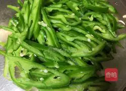 Illustration of how to make shredded pepper and pork 1