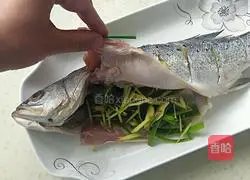 Illustration of how to steam sea fish 4