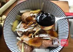 Illustration of how to make rice cooker chicken legs 7