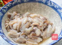 Illustration of how to make fried octopus with onions 1