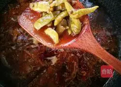 Illustration of how to cook pork belly and fat fish head 6