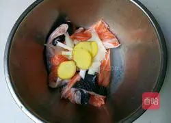 Illustration of making white wine salmon bones 10