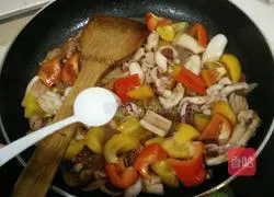 Illustration of how to make fried squid with vegetables and pepper 9