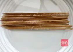 Illustration of how to make grilled chicken leg skewers 8