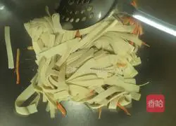 Illustration of how to make three shredded meat stir-fries 4