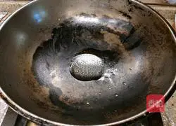 Illustration of how to make loofah with steak and mushrooms 3