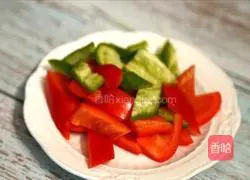 Illustration of how to stir-fry yuba with fungus 4