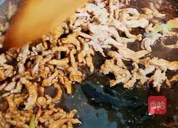 Illustration of how to make shredded pork with Jia Chang Jing sauce 6