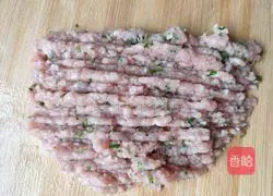 Illustration of how to make steamed carrot minced meat 1