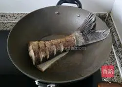 Illustration of braised fish tail 3