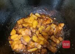 Illustration of Braised Pork and Stewed Potatoes 10