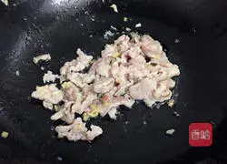 Illustration of how to make fried pork slices with pickles 11