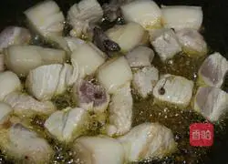 Illustration of how to make braised pork and potatoes 4