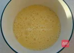 Illustration of how to make Chinese toon scrambled eggs 5