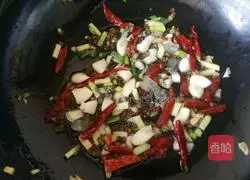 Illustration of how to make spicy crayfish tail 4