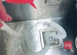 12+ baby eats crispy Illustration of making skin sausage 6