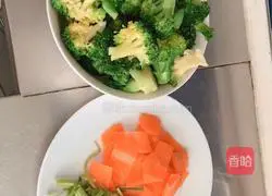 Illustration of how to make broccoli in oyster sauce 3