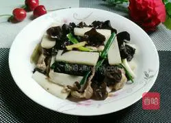 Illustration of how to make fried meat with yam and fungus 14