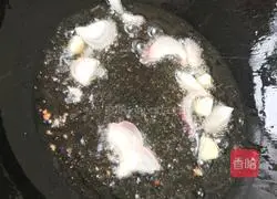 Illustration of braised prawns in oil 11