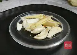 Illustration of how to make stir-fried shredded cabbage 3