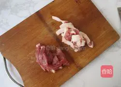 Illustration of how to make pig blood casserole 2